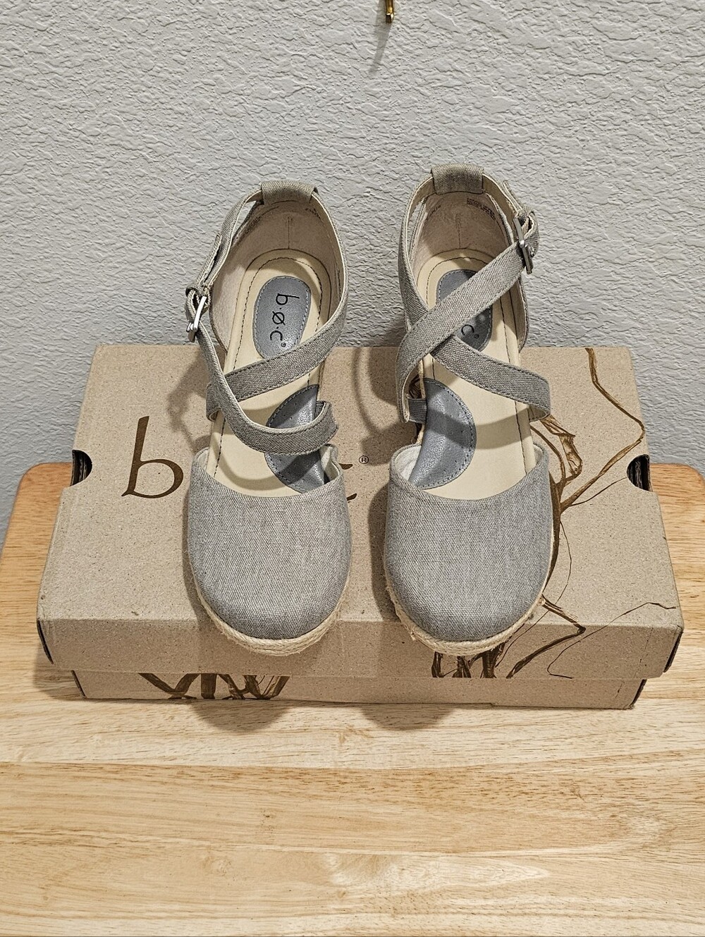 b.o.c. Bree Grey Canvas Espadrille Wedge Sandals Size 8